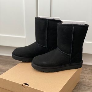 NEW Ugg Classic II Short Boot